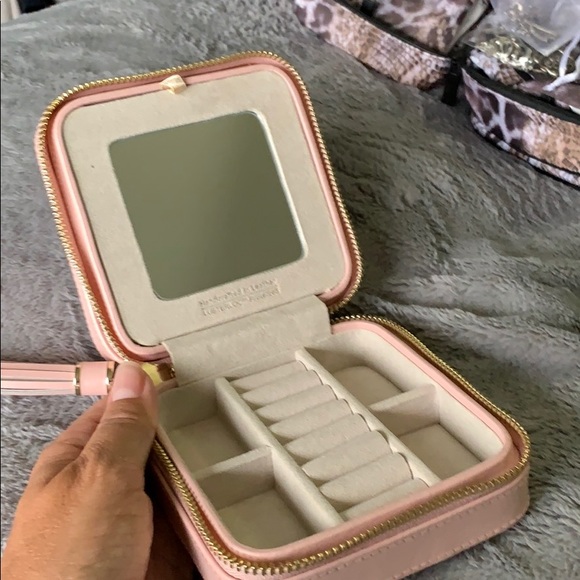 Small jewelry box - Picture 2 of 3